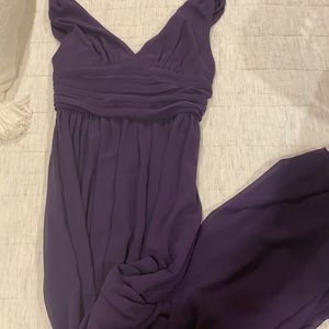 Maxi prom dress in purple. Long and flowy.